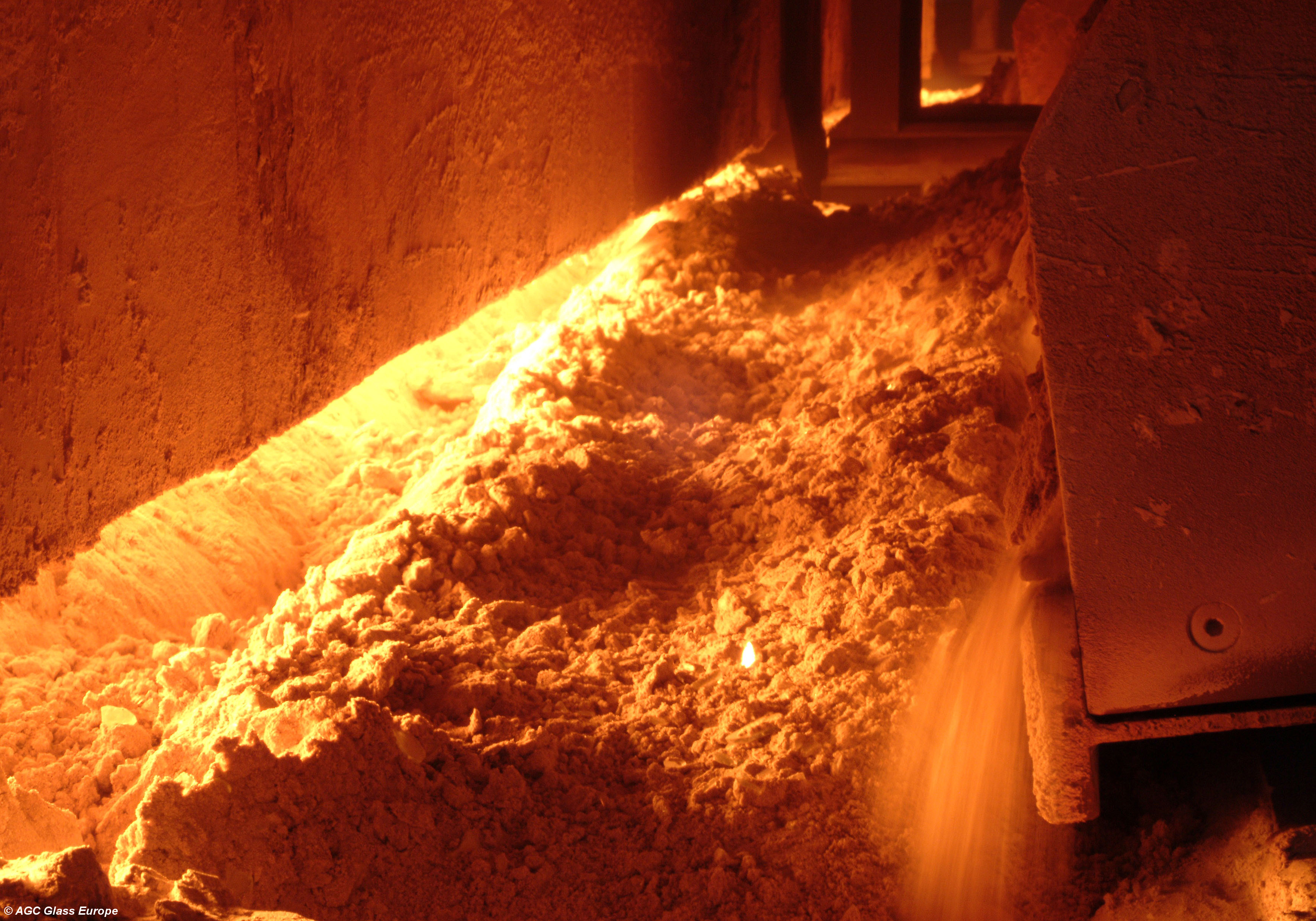 Floatglas AGC herstart glasoven Boussois • Glas in Beeld