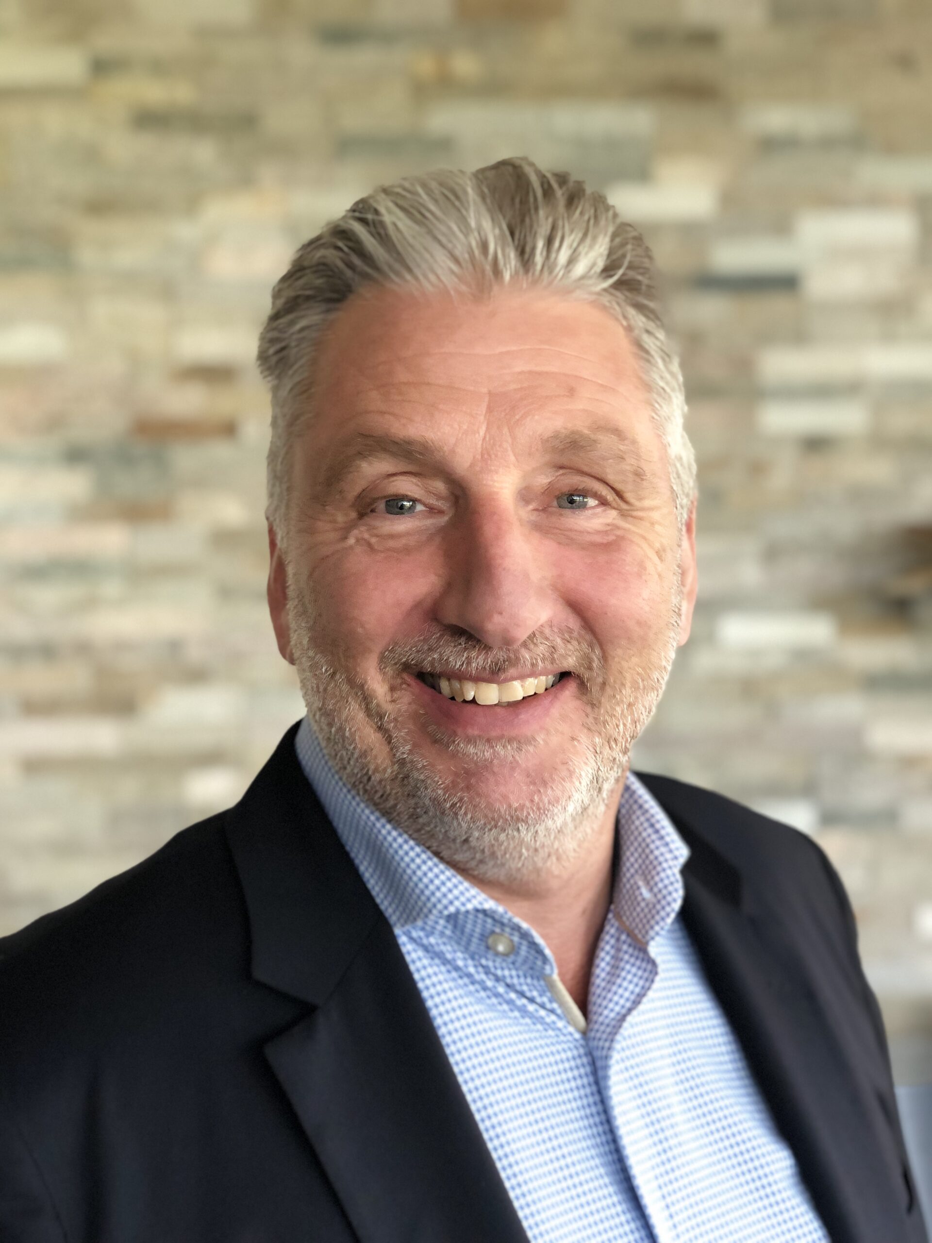 Peter van der Hout neemt aandelen Adviesbureau H. Janssen Echt over